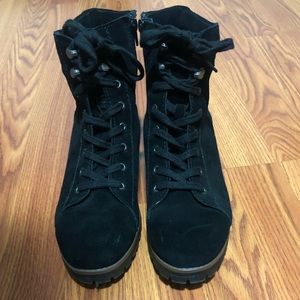 CROWN VINTAGE Suede Boots